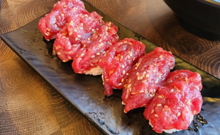 육회-초밥