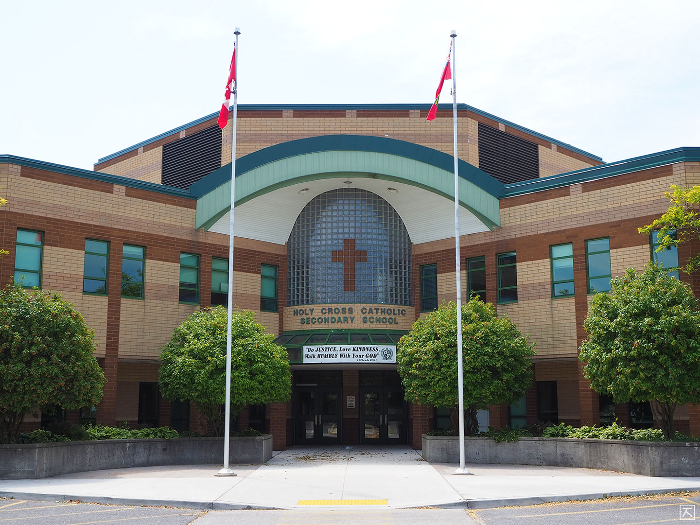 Holy Cross Catholic Secondary School in Kingston 킹스턴 홀리 크로스 고등학교