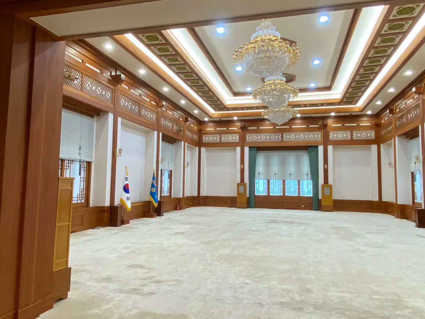 대규모 인원의 임명장을 수여했던 청와대 충무실