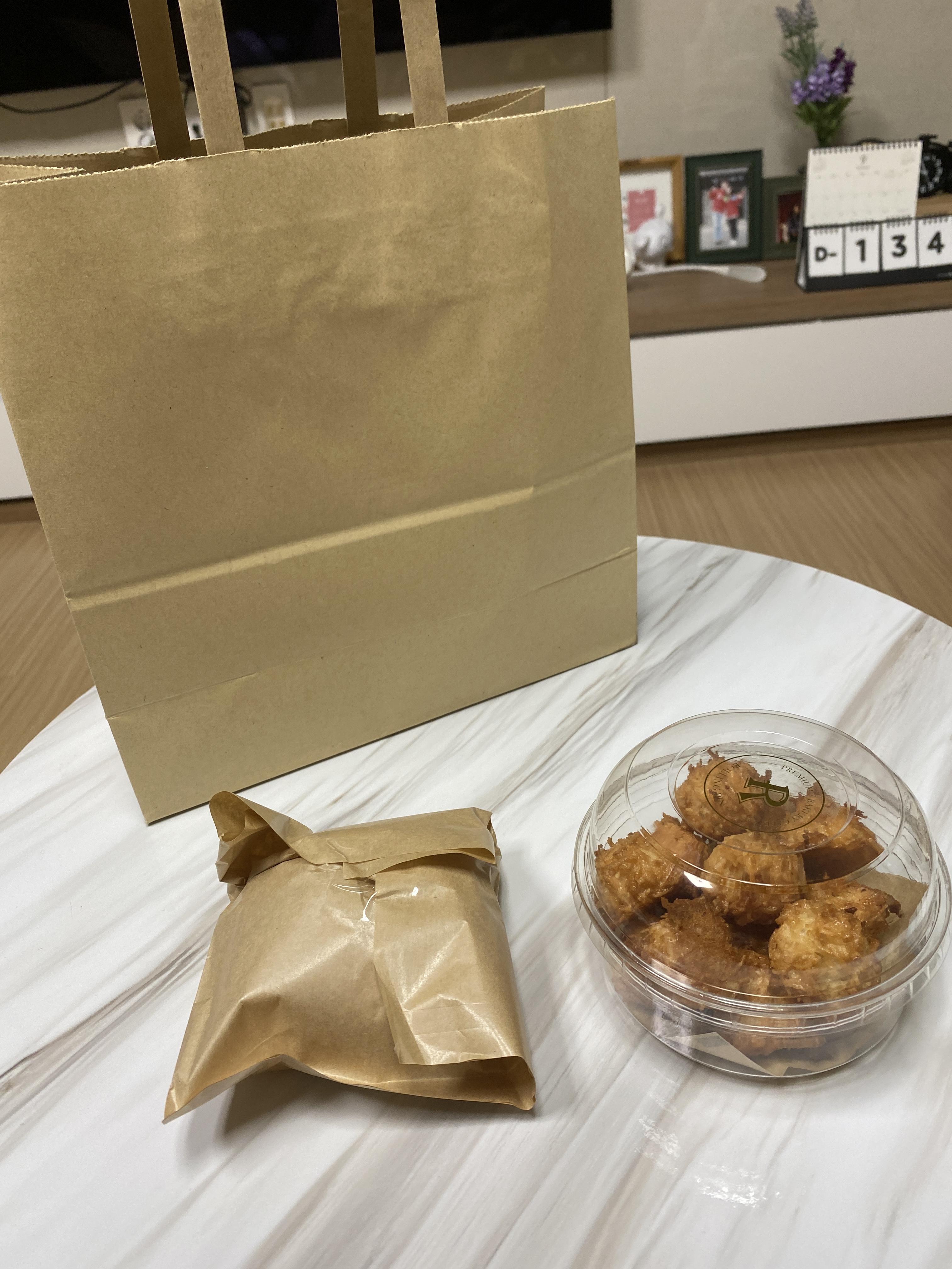  샌드위치와 빵이 맛있는집 코코넷로쉐 감자고로케 롤링핀 진주혁신도시점