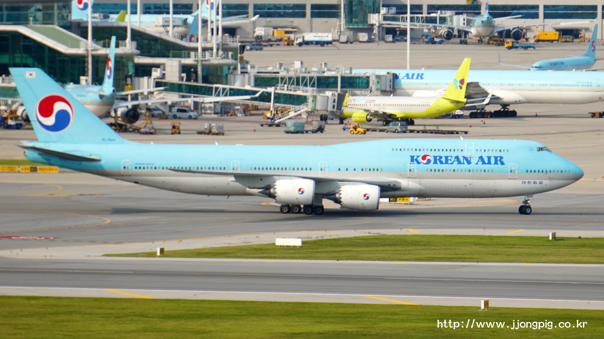 alt=Korean Air HL7644 Boeing 747-8
