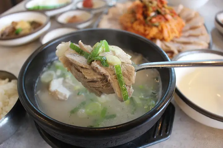 백반기행 177회 윤소이 편 돼지국밥 비빔수육국수 비빔국수 수육 합천 맛집 소개