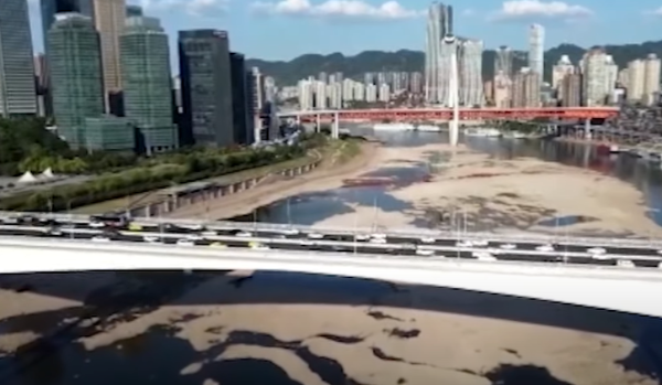 중국-충칭-충칭시-극심한-가뭄-폭염-장강-바닥-보인다