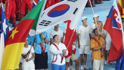 베이징올림픽 주경기장에서 열린 폐막행사에서 기수로 입장한 역도 금메달 리스트 장미란