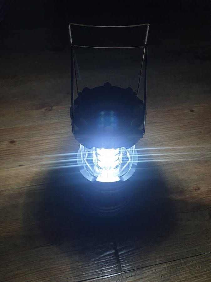  미니멀 캠핑을 위한 가성비 LED 캠핑 랜턴