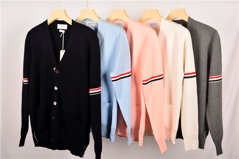  [THOM BROWNE] 톰브라운 코튼 밀라노 스티치 스트라이프 암밴드 V-넥 가디건 MKC310AY3007055 (5 COLOR)