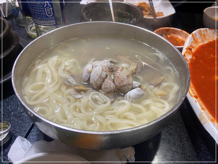 칼국수가 보인다