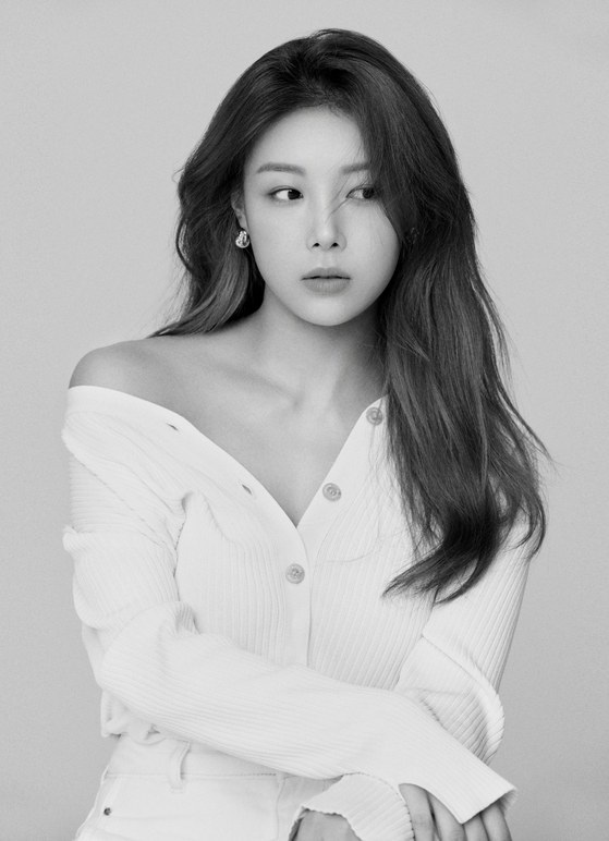  유빈 MC발탁 7일 개최되는 라이브 북토크 MC로, 앤 마리 만난다?