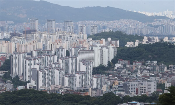 서울 남산에서 바라본 시내 아파트 모습