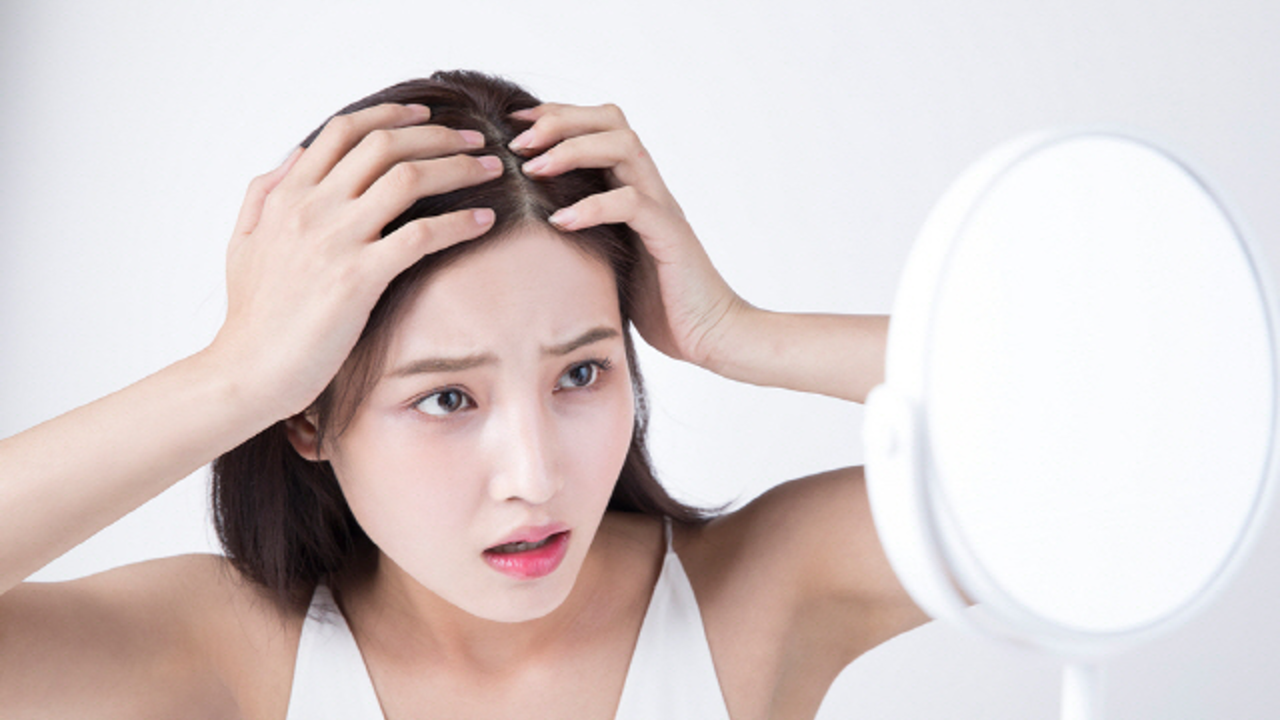 20대, 30대 젊은 층 흰머리 원인 / 스트레스, 갑상선질환, 백반증 의심