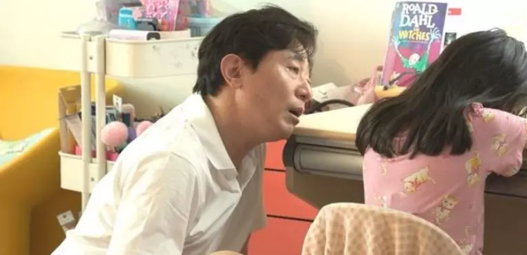 아이를 달래는 김범수