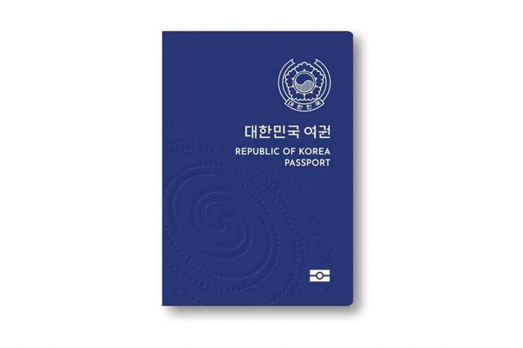 바뀌는 대한민국 전자여권, 간지나는 남색