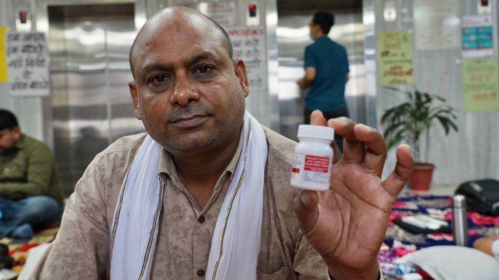  HIV 의약품:인도 환자들 "약품 부족에 타격을 받았다"
