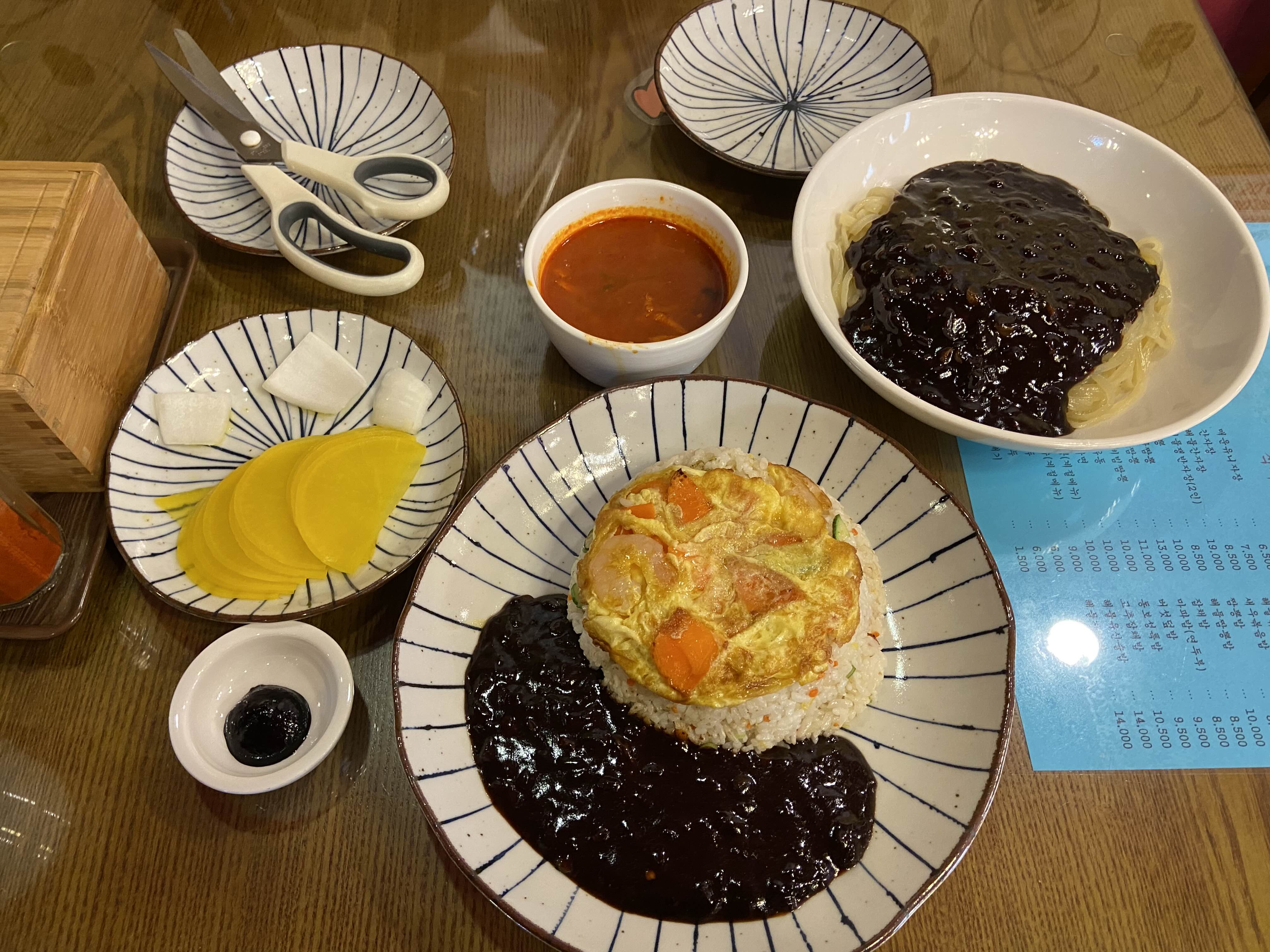  홍대 짜장면 동보성 있어요~!