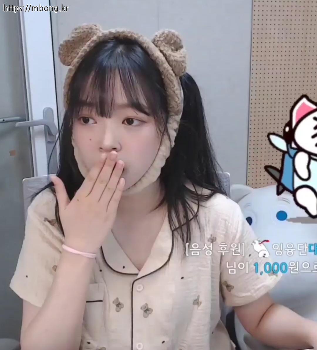  c방송 중 똥을 싼 뽀구미c