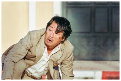 실존 남한 대사역을 연기한 김윤석 배우