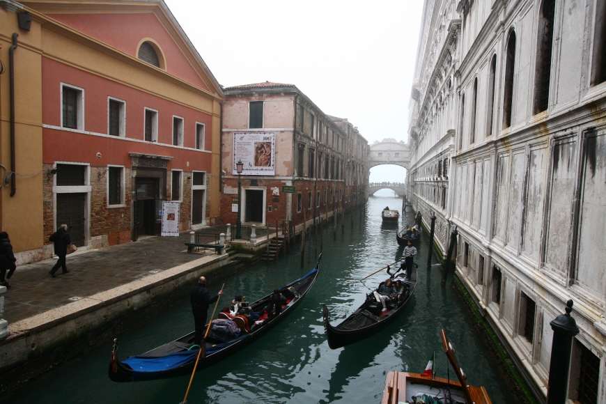 흐린날의-베네치아-수로