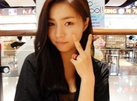 의외로 모르는 사람들이 많다는 여배우 신세경의 성형 전후 차이.. 14