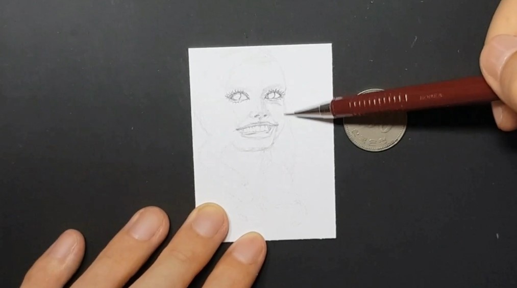 얼굴 라인을 그려줍니다