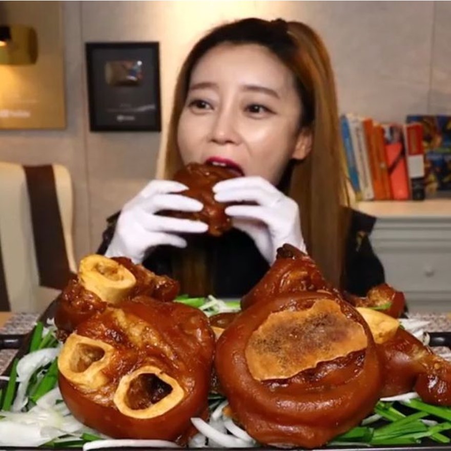  먹방 유튜버 도로시 Dorothy, 직원 시켜서 쇼핑몰 로시 마켓 제품 리뷰 조작 사기. 공정거래법 위반.