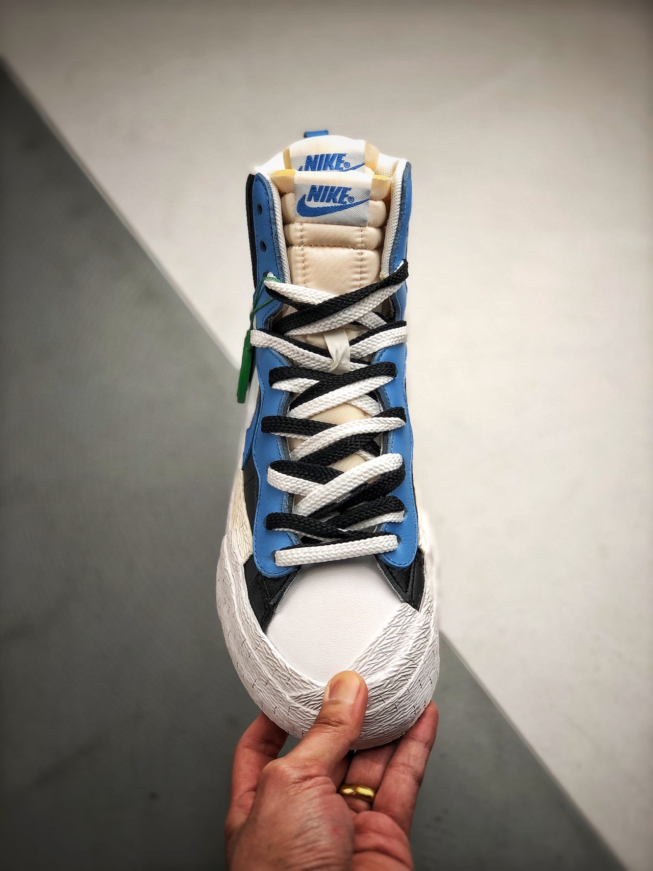  [NIKE x SACAI] S2 나이키 X 사카이 블레이저 미드 화이트 블랙 레전드 블루 WHITE BLACK LEGEND BLUE BV0072-001