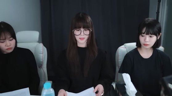  "대표가 중요 부위 만졌다"…성인화보 모델들 폭로