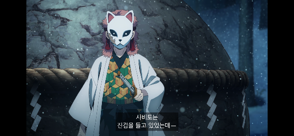 진검을 들고 돌앞에 사비토가 서 있습니다.