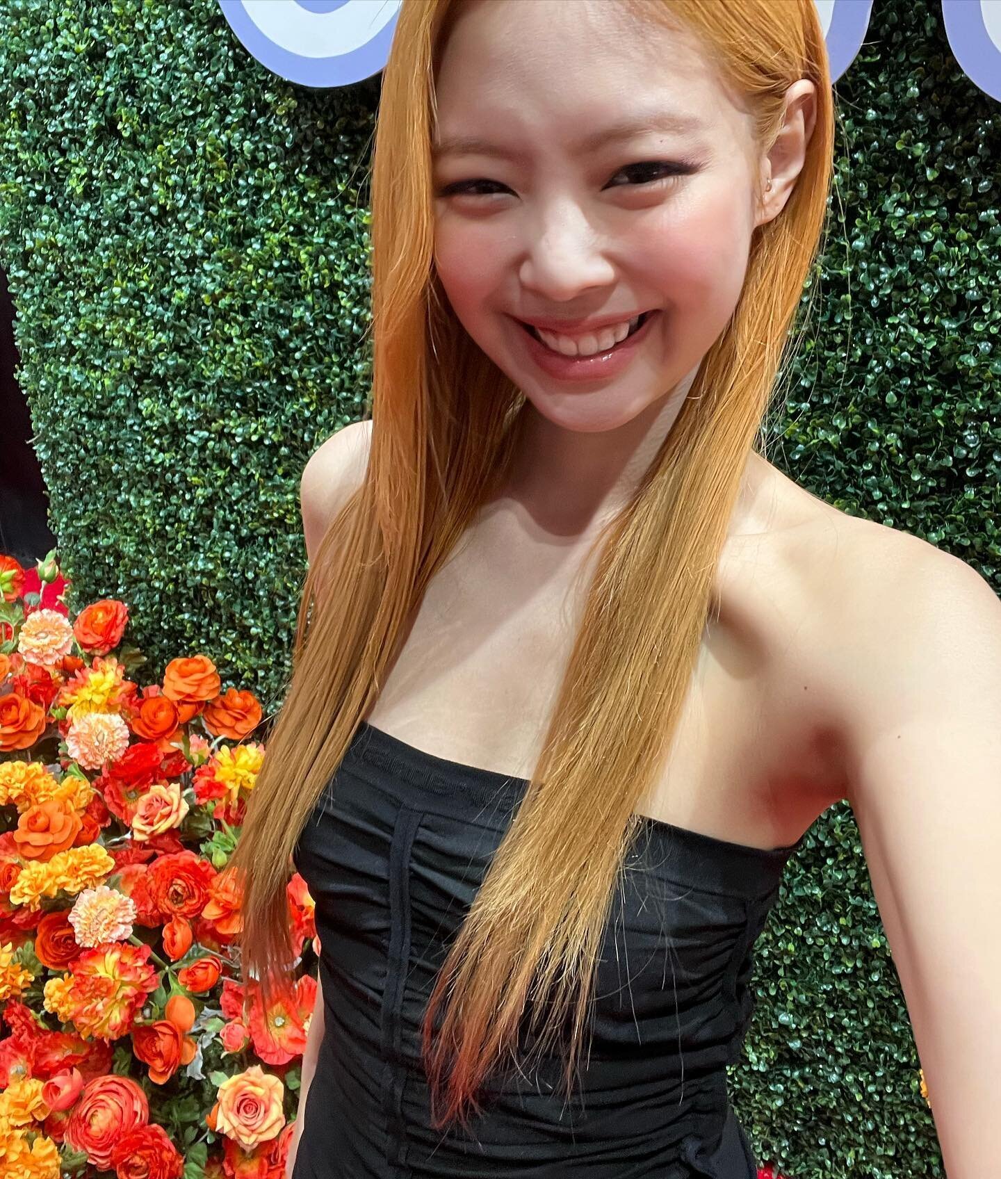  블랙핑크 제니 오프숄더 인스타그램 사진 2204