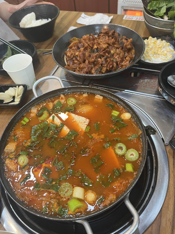 된장찌개와 제육볶음