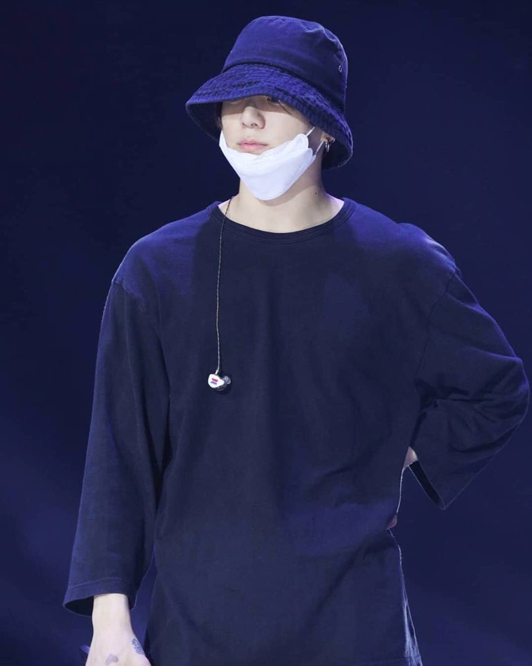  안꾸며도 설렌다는 방탄소년단의 리허설 착장 모습