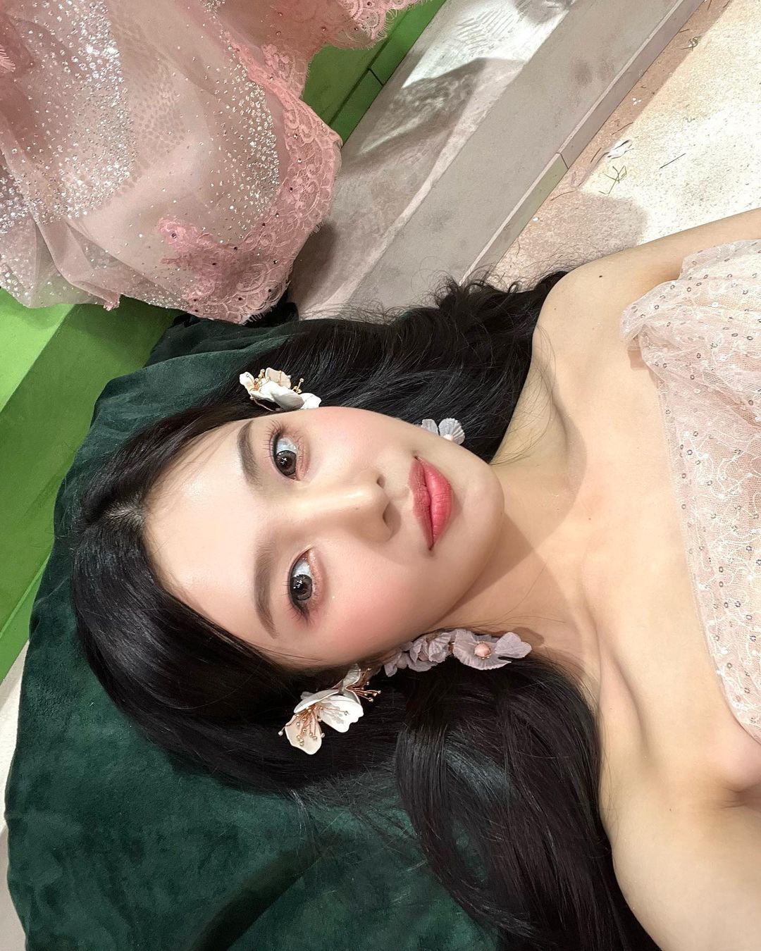  레드벨벳 조이 feel the rhythm  뮤비 드레스 인스타그램 사진