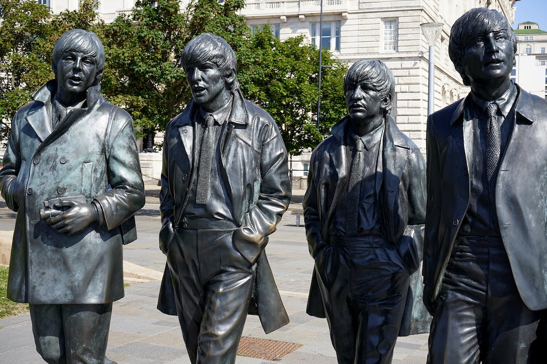영국 비틀즈의 동상