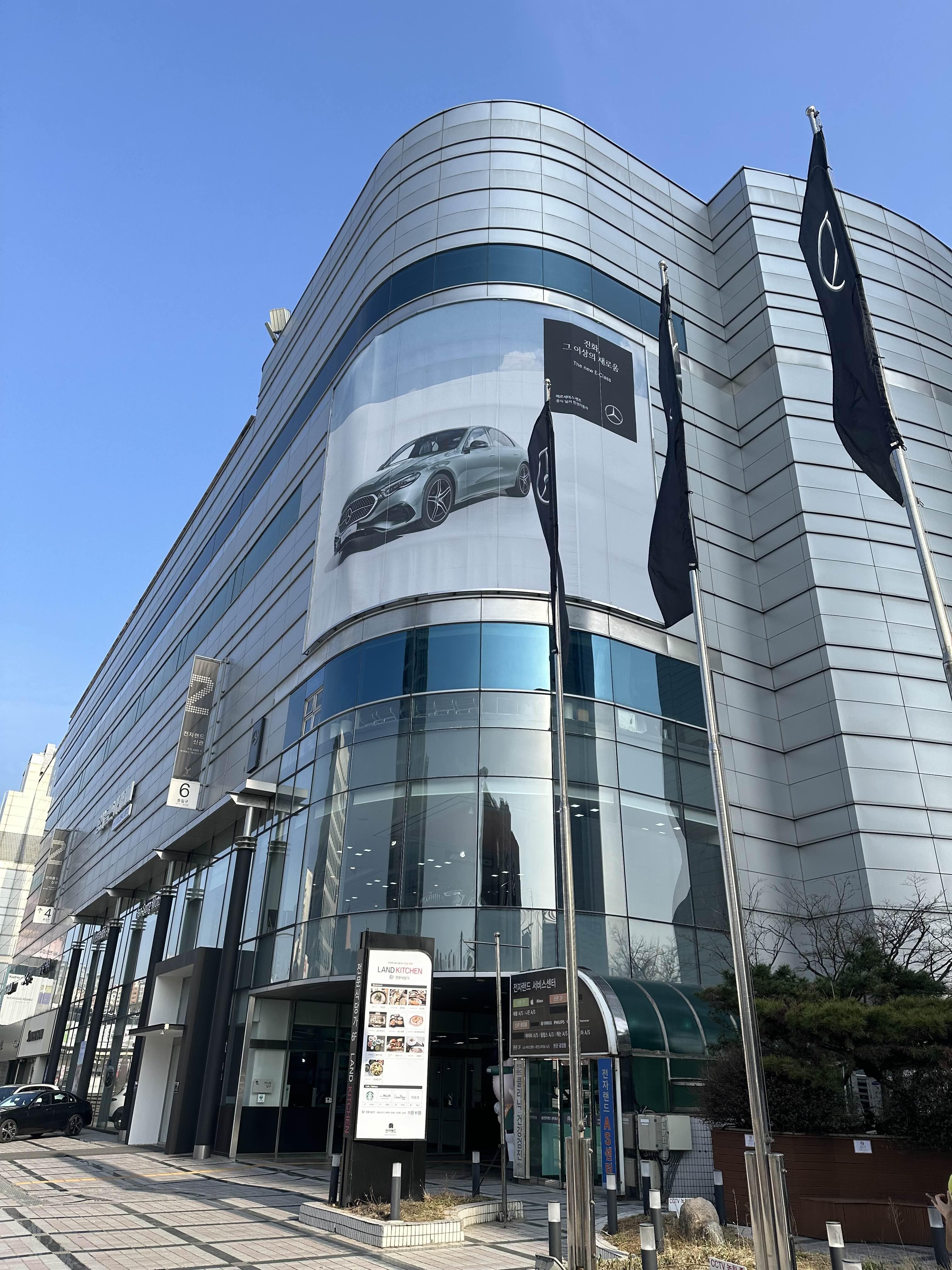 한성모터스 벤츠 C300 아방가르드 4matic 구매기 - 최근 아내가 한성모터스에서 벤츠 C300 아방가르드 4matic을 구매하였습니다 - 아내가 벤츠 C300 아방가르드 4matic을 구입하면서 가장 크게 만족했던 것은? 한성모터스 벤츠 C300 아방가르드 4matic 구매기 - 최근 아내가 한성모터스에서 벤츠 C300 아방가르드 4matic을 구매하였습니다 - 아내가 벤츠 C300 아방가르드 4matic을 구입하면서 가장 크게 만족했던 것은?