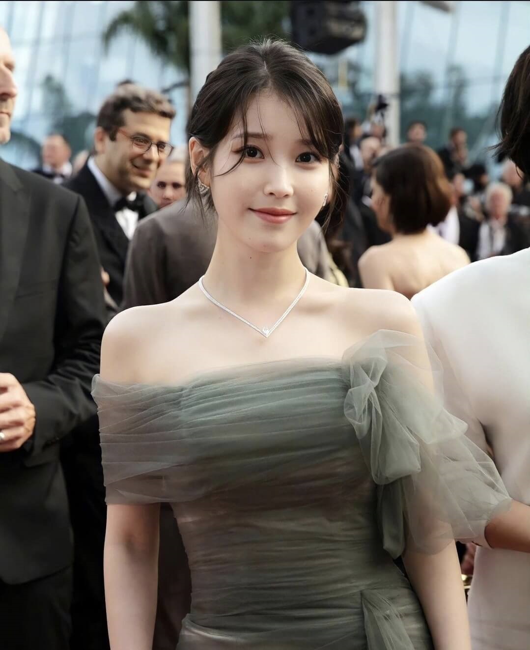 아이유-사진