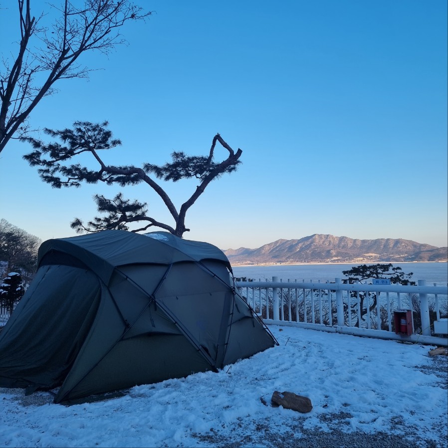 눈쌓인 강화도 씨사이드힐 캠핑장 파인 1번 자리