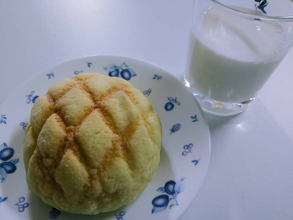 멜론빵과 우유