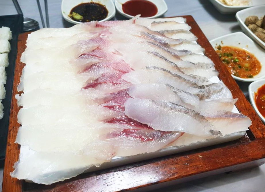  <부산/대신동 맛집>두툼한 회! 착한 가격! '흑산도횟집'