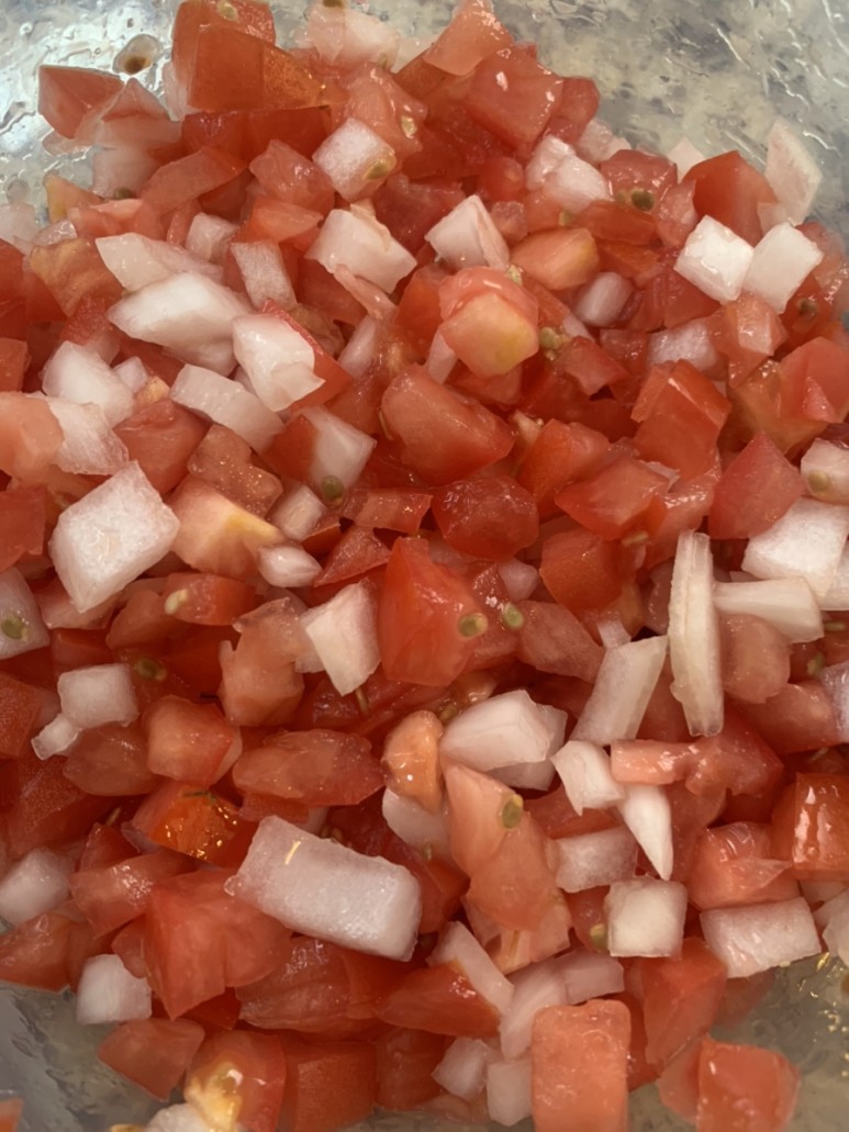 sliced-tomato-onion