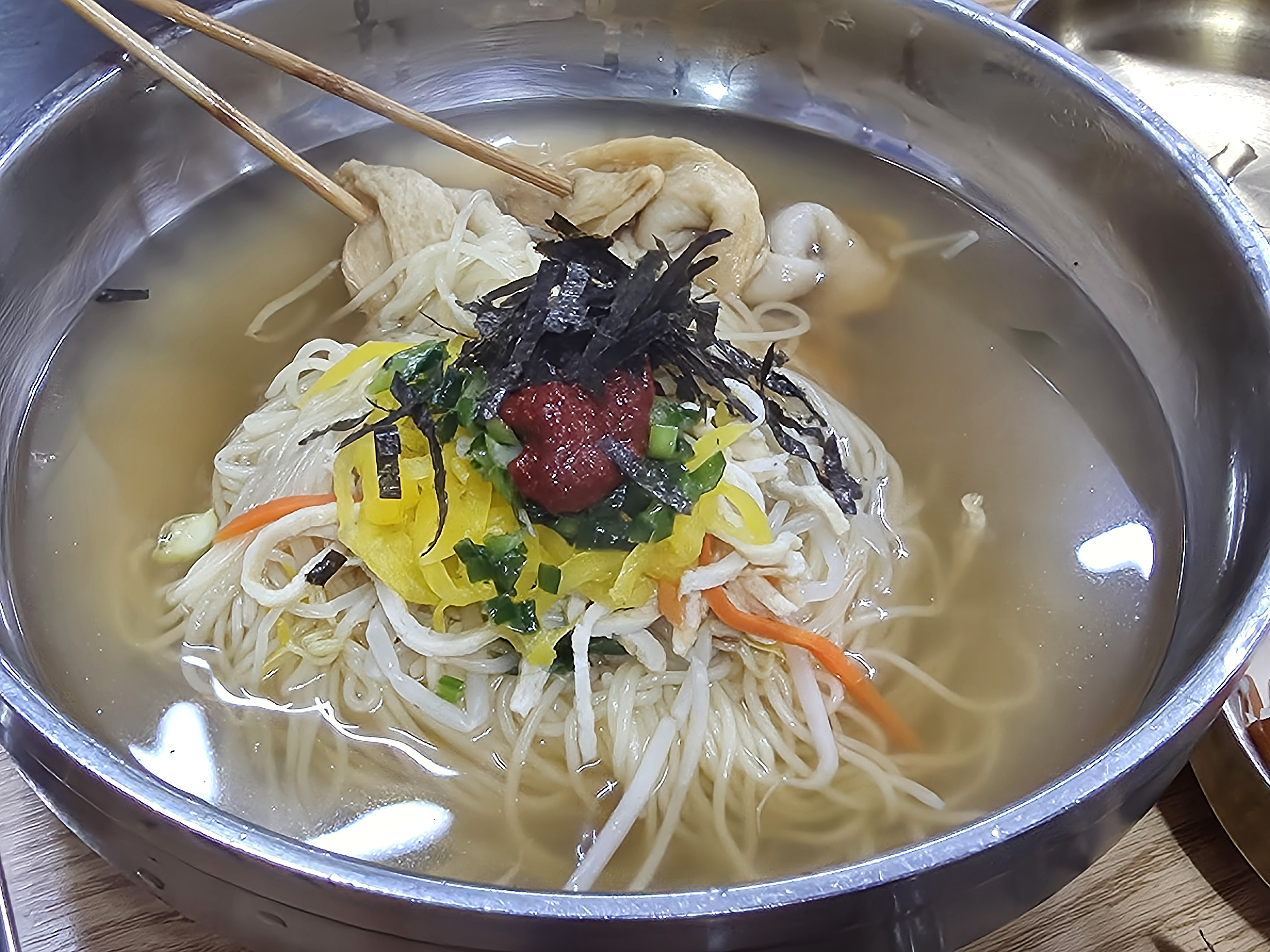 Myeolchiga salaitneun guksu bonjeom (멸치가 살아있는 국수 본점) 2