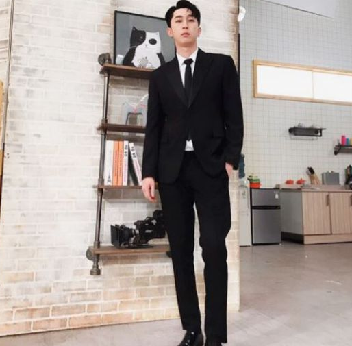  슬리피 결혼,  10월 일반인과 결혼