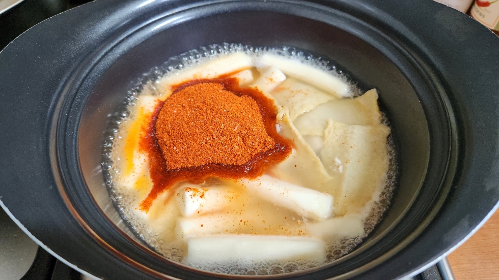 시장 떡볶이에 가깝다고 느껴지는 햇빛찬 파주떡볶이 보통맛 맛있는 밀떡 - undefined - undefined - 냉동보관해도 얼지 않는 가루 소스!! 시장 떡볶이에 가깝다고 느껴지는 햇빛찬 파주떡볶이 보통맛 맛있는 밀떡 - undefined - undefined - 냉동보관해도 얼지 않는 가루 소스!!