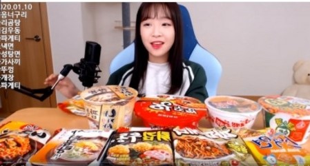  쯔양이 선정한 뿌셔먹으면 맛있는 라면 순위