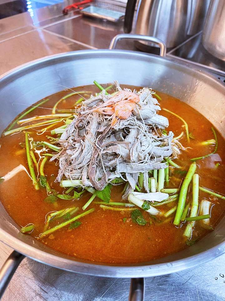 종로 북촌 삼청동 맛집 추천 생방송투데이 탕 하나에 4가지 맛 개성철렵국 개성 잔치 비빔밥 제육전 고수무침 오늘방송 먹킷리스트