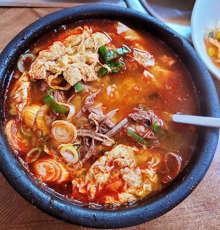 토요일은 밥이좋아 예산 삽교 옛날 국밥 맛집 해장국 먹으러 왔다가 소주 안주 각 예산10미 현지인 추천 토밥 좋아 방송정보