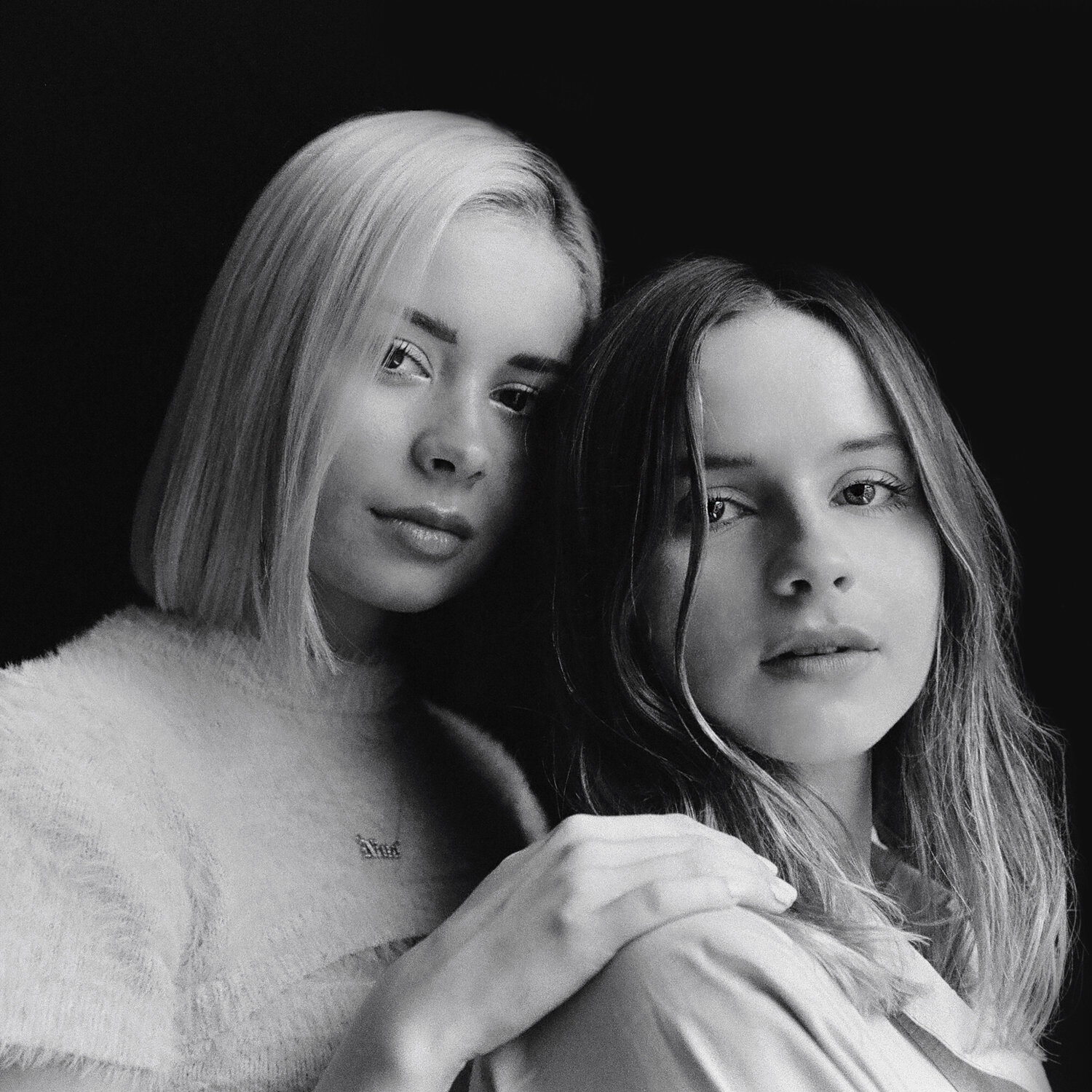  Gabrielle Aplin & Nina Nesbitt - Miss You 2