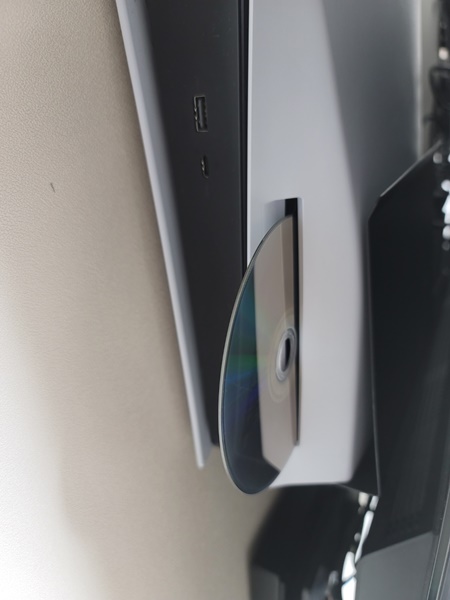 플레이스테이션5(PS5) 디스크 투입구