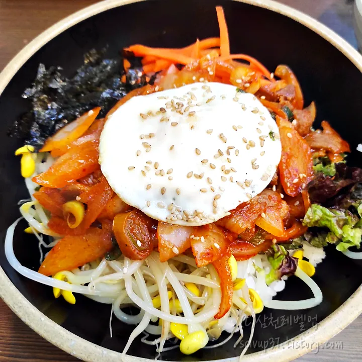 계란 얹힌 제육덮밥