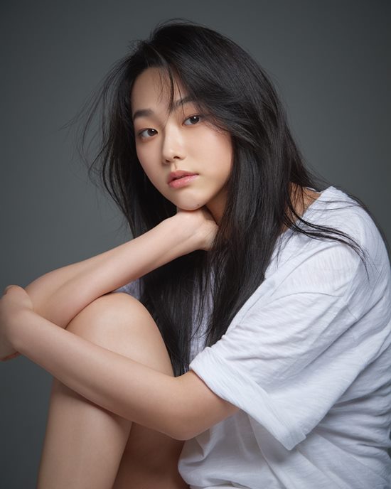  강미나, 새 프로필 공개....깊어진 눈빛-물오른 미모!!