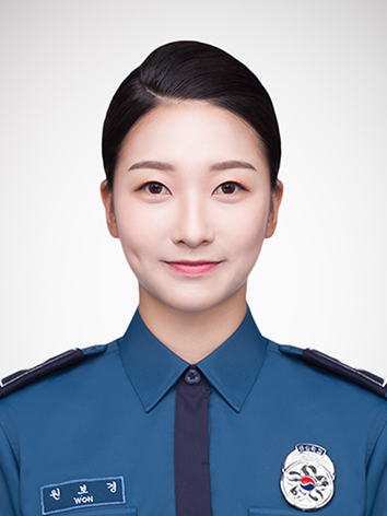  상대를 잘못 골랐네 검도 국대 출신 형사 추행했다 현장서 체포 등을 무릎으로 눌러 제압 3분 뒤 도착한 112 순찰대원들 수갑 채웠다 전주완산경찰서 강력계 형사 원보경 경장