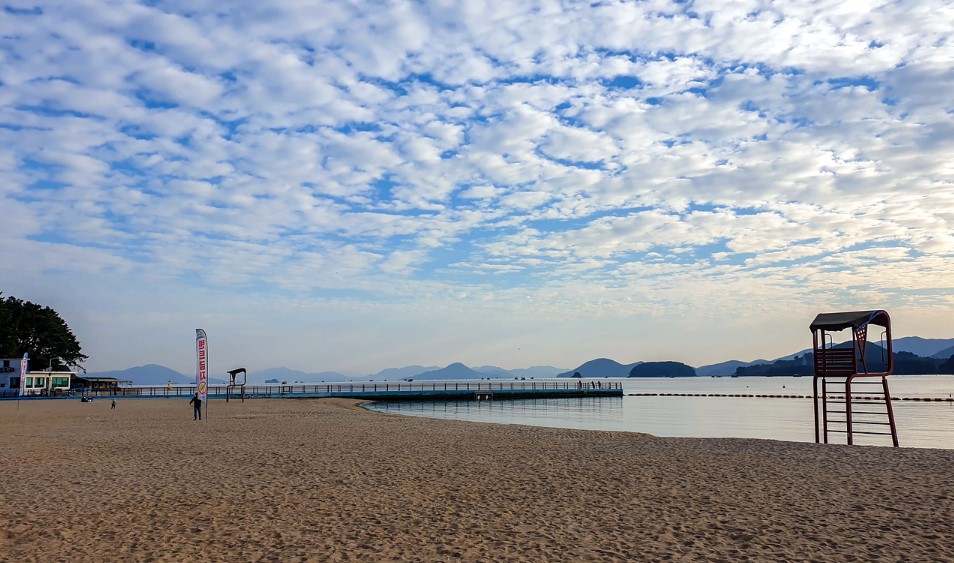 창원 진동면 광안해수욕장